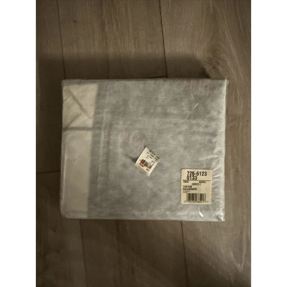 Dale Earnhardt Jr. #8 ‎ Twin Bed skirt Made in 2006 Still NIP NEW NASCAR KIDS